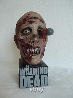 The Walking Dead Season 2 Blu-ray Limited Edition Zombie Head with Box